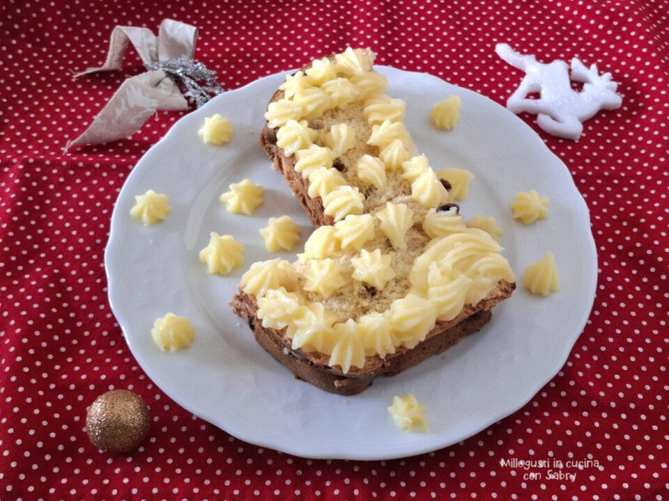 Calza della befana con panettone di natale e crema all' arancia