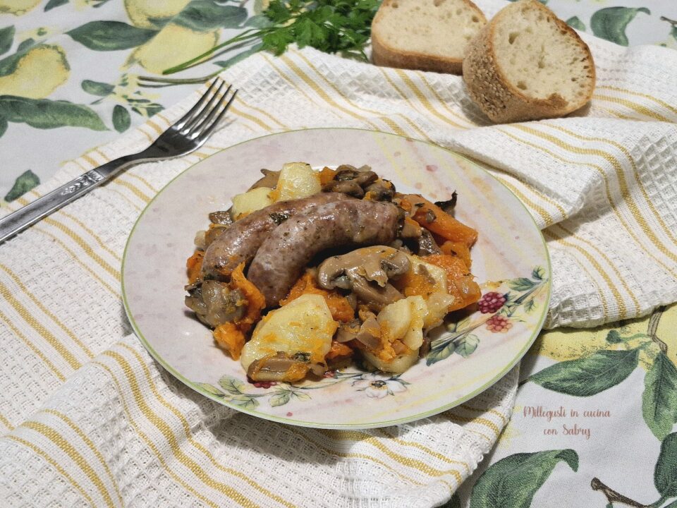 Salsiccia patate e funghi